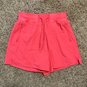 women’s lululemon shorts size 4